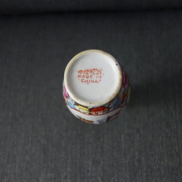 Small 6.5 Inch High Hourglass Shaped Ceramic Flower Vase - Picture 10 of 16